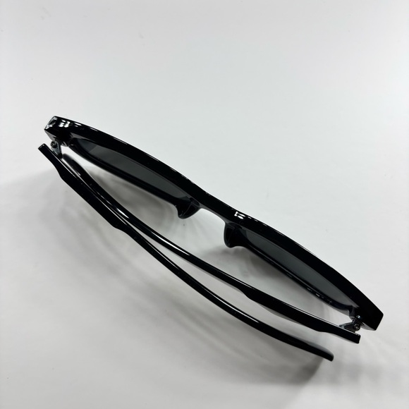 Chic Black Rectangular Sunglasses - Picture 3 of 5
